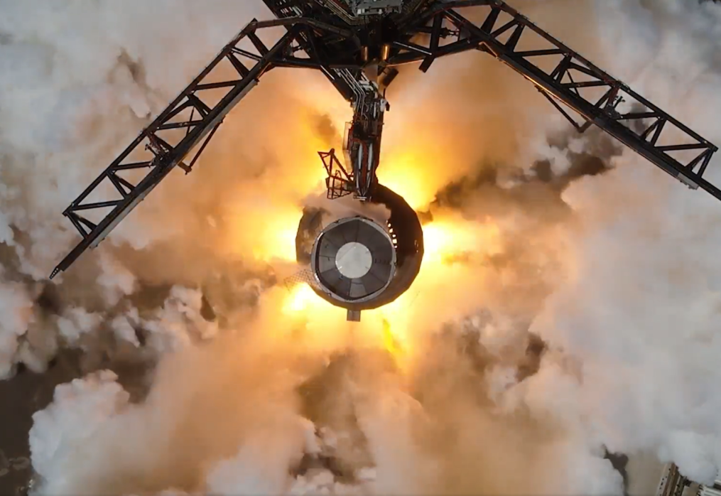 Rakete von SpaceX Starship besteht spektakulären Hot-Fire-Test